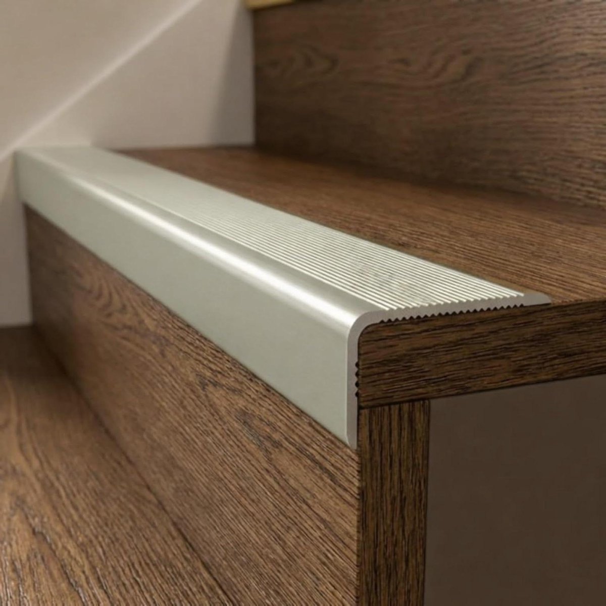 Metalen Trapneus - Aluminium Trapprofiel - Veiligheid Verbeteren - Antislip & Waterdicht - 90 cm - Gunmetal