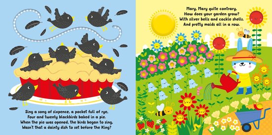 Een kinderboek met liedjes. Op de ene pagina vliegen zwarte vogels rond een taart, en op de andere pagina een geel konijn dat bloemen water geeft.
