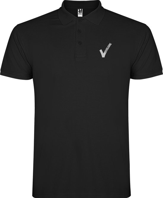 Zwarte Roly polo met korte mouwen, knoopsluiting en een lichtgrijs logo op de borst.