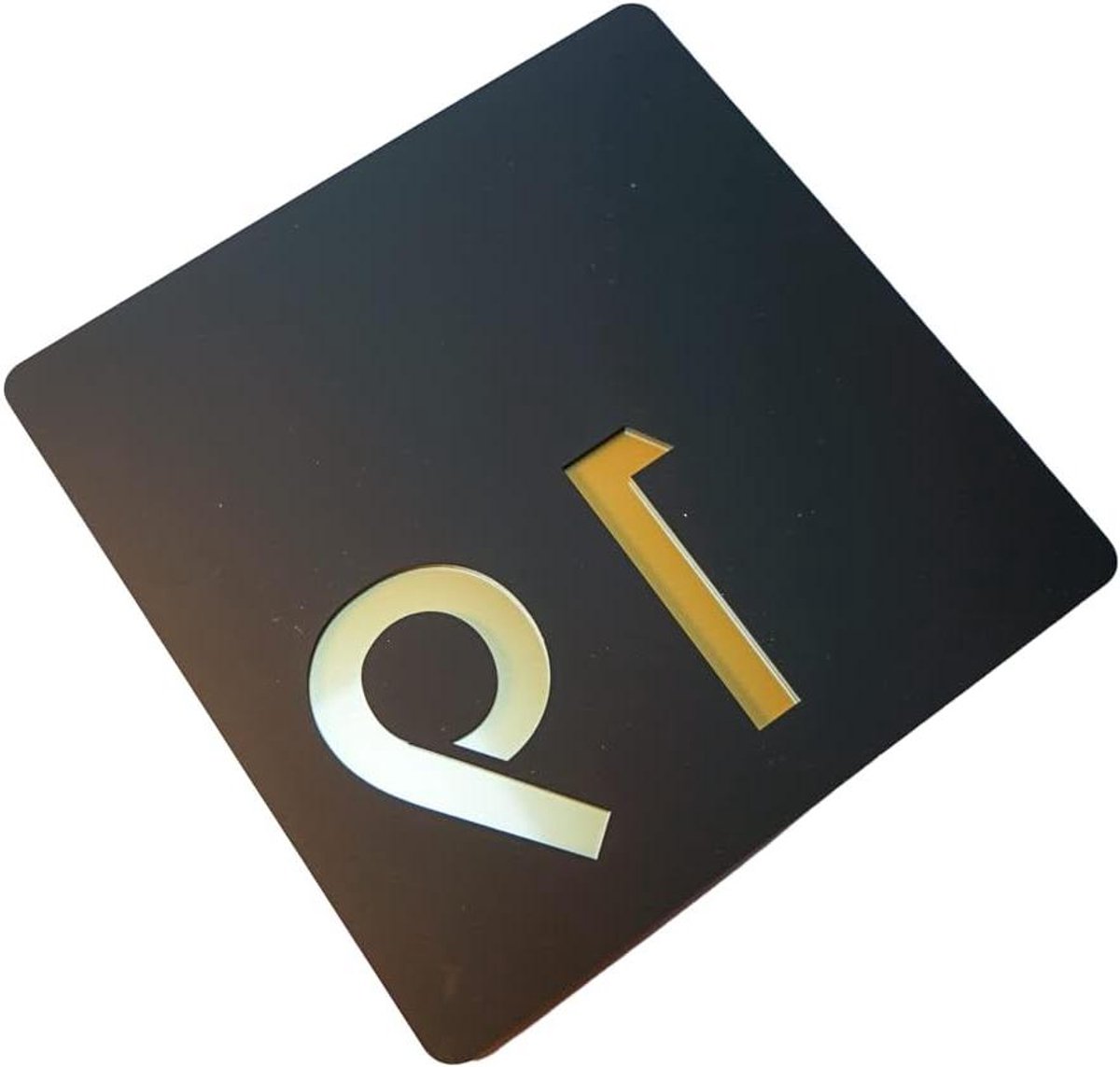Huisnummer Bord - Naambord Deur - Huis Herkenning - Op Maat Gemaakt - 24x24 cm - Mat Zwart Goud