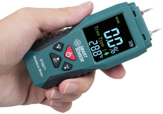 Groene vochtmeter met digitaal scherm, vastgehouden in een hand. Toont 0.0% vocht en 28.8 graden Celsius.