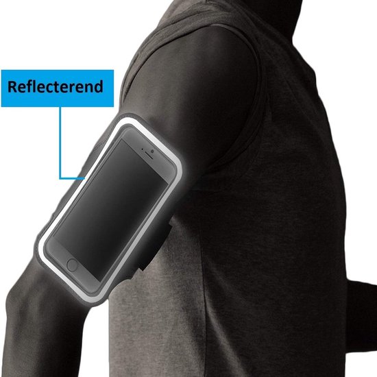 Zwarte sportarmband om een arm, met een label 'Reflecterend'.