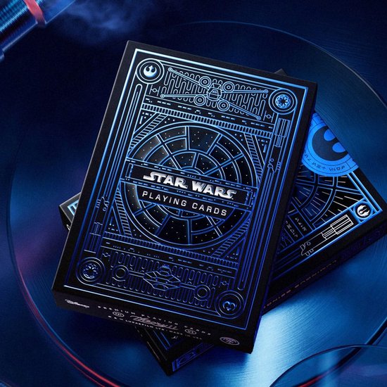 Twee blauwe Star Wars speelkaarten doosjes met gedetailleerde geometrische opdruk.