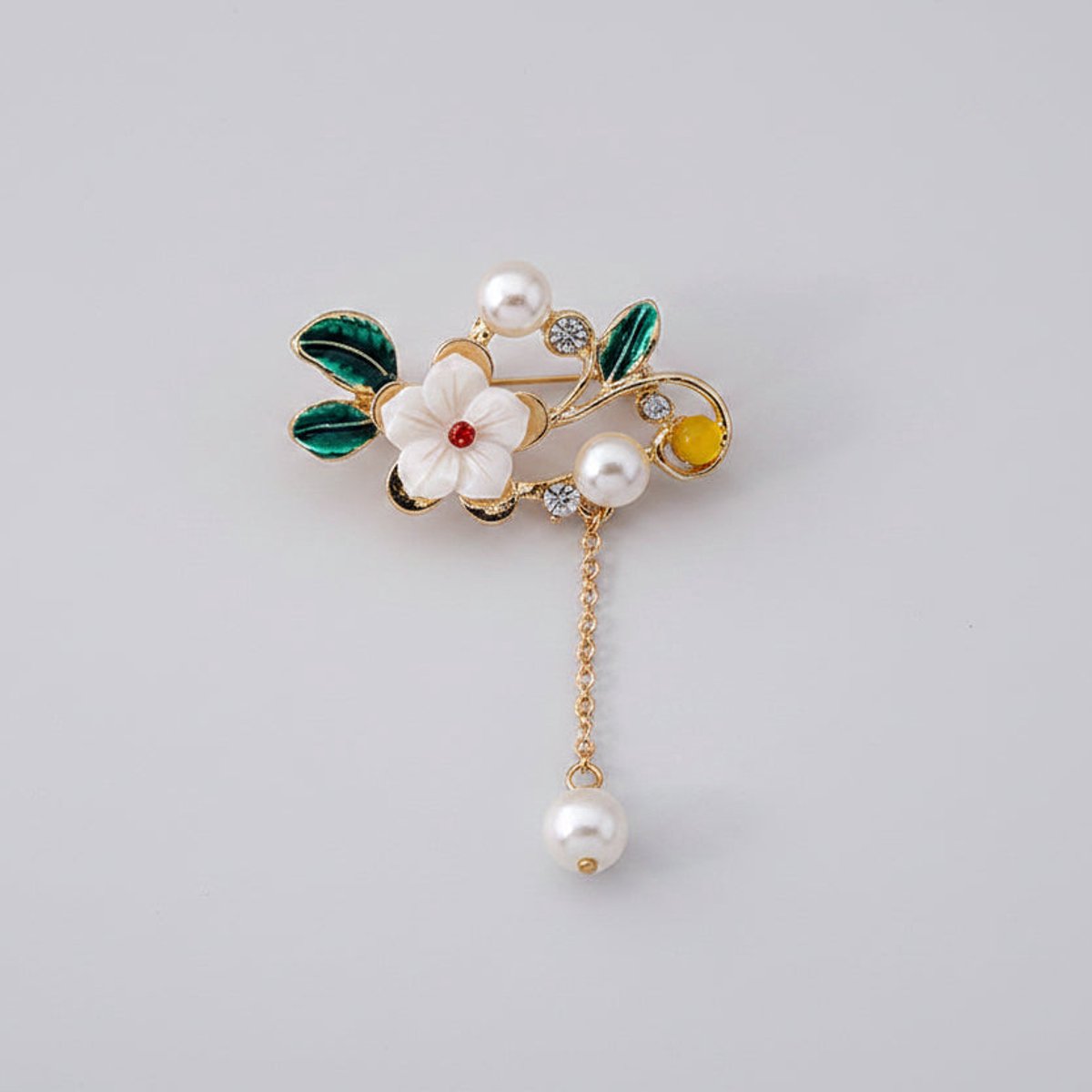 Bloemenbroche met Parel en Hangend Detail – Elegante Broche | Twinolo
