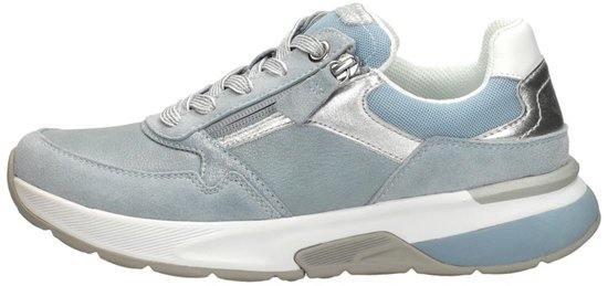 Lichtblauwe Gabor sneaker van suède met zilveren accenten en ritsdetail.
