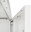 Close-up van de magneetsluiting bovenaan de deur van een grijze metalen kast.