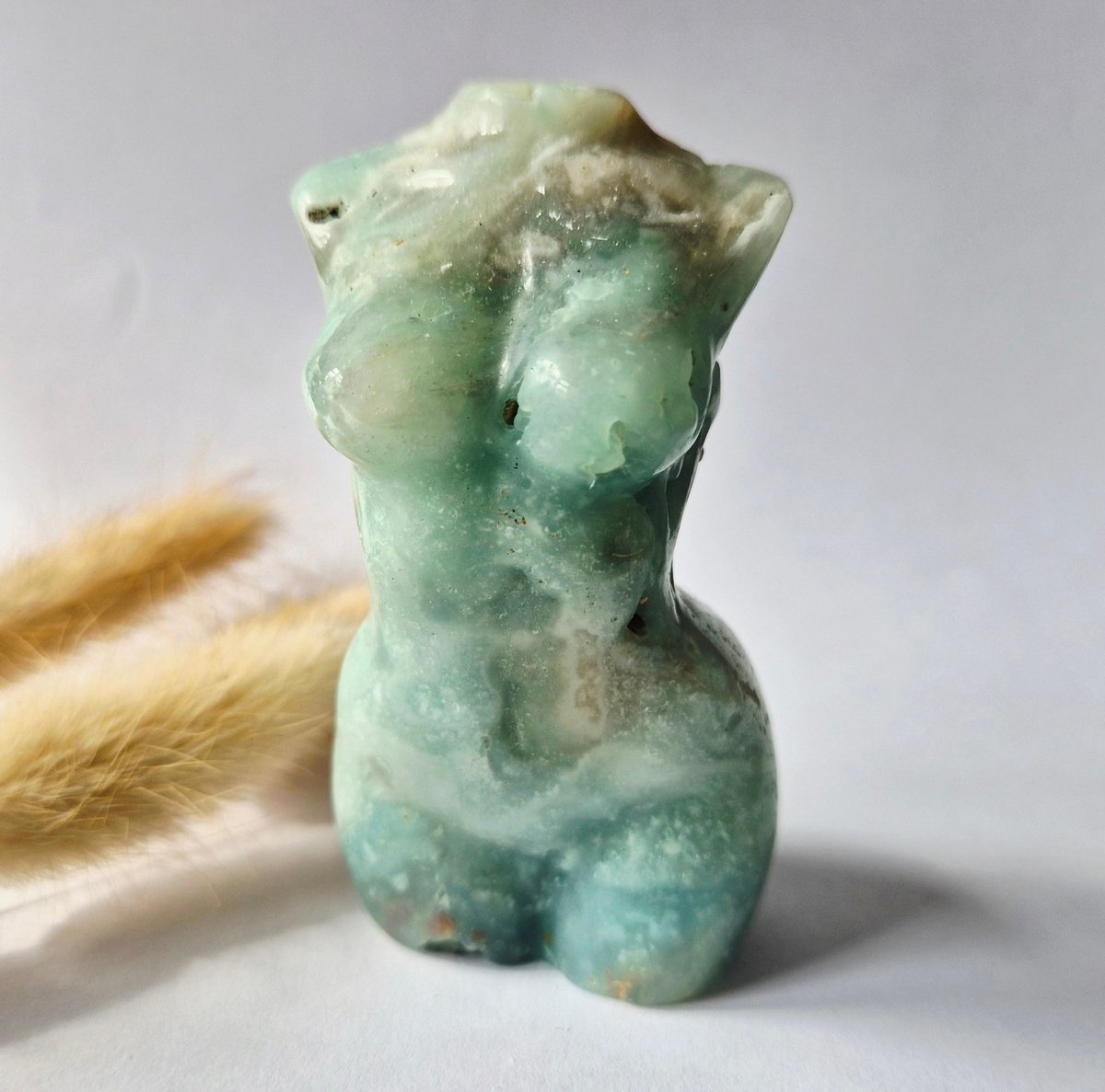 Moonlight Gemstones Caribbean Calciet vrouwenbeeldje 8 cm (#14) – handgeslepen edelsteen goddess carving Groen