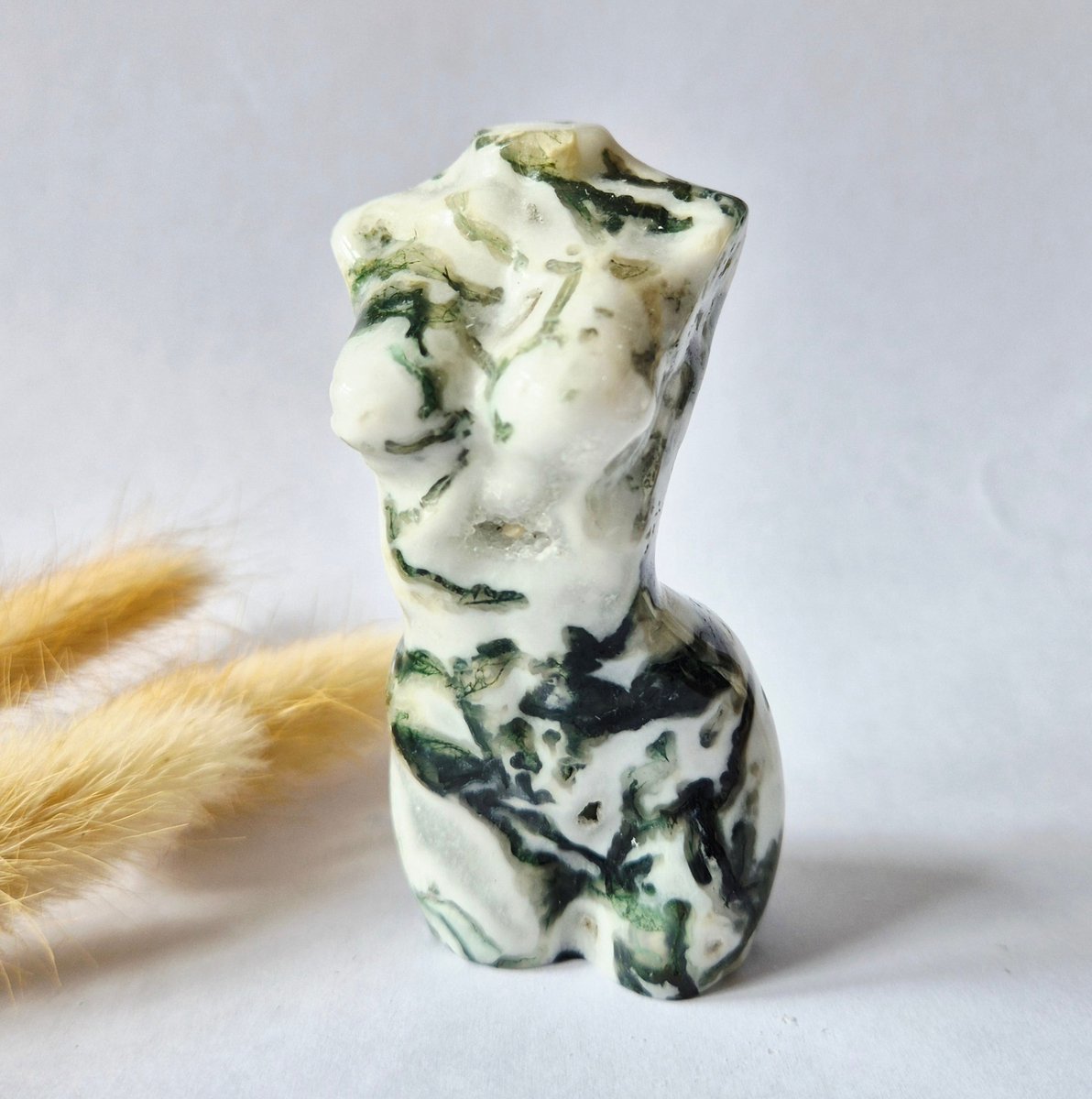 Mosagaat vrouwenbeeldje 8 cm (#25) – handgeslepen edelsteen carving