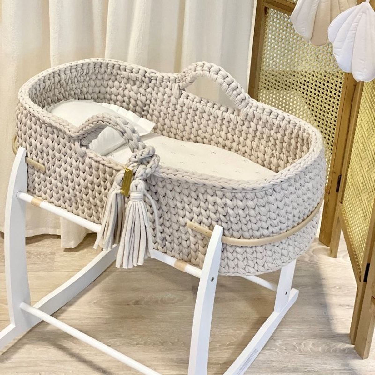 BabyRace mozesmand - gehaakt design grijs - Incl. matrasje