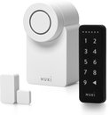 Witte Nuki Smart Lock Go deurslot met zwart Keypad 1 en twee kleine witte boosters.