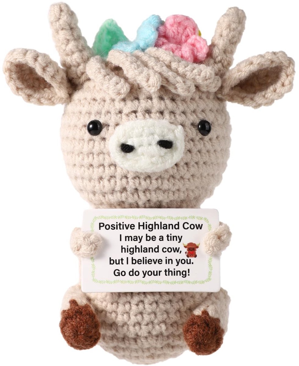 Dailygoods - Dailygoody - Positieve Hooglander Koe - Gebreide Dieren - Feestdecoratie - Gebroken Wit - Aanmoedigingscadeaus - Unieke decoratie voor elke gelegenhei...