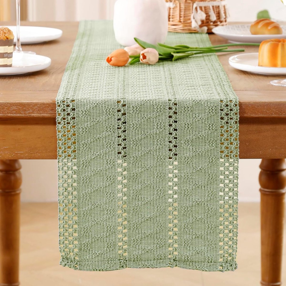 Tafelloper - Tafelkleed macrame - Tafeldecoratie - Katoen hennepmix - 30 x 140 cm - Saliegroen