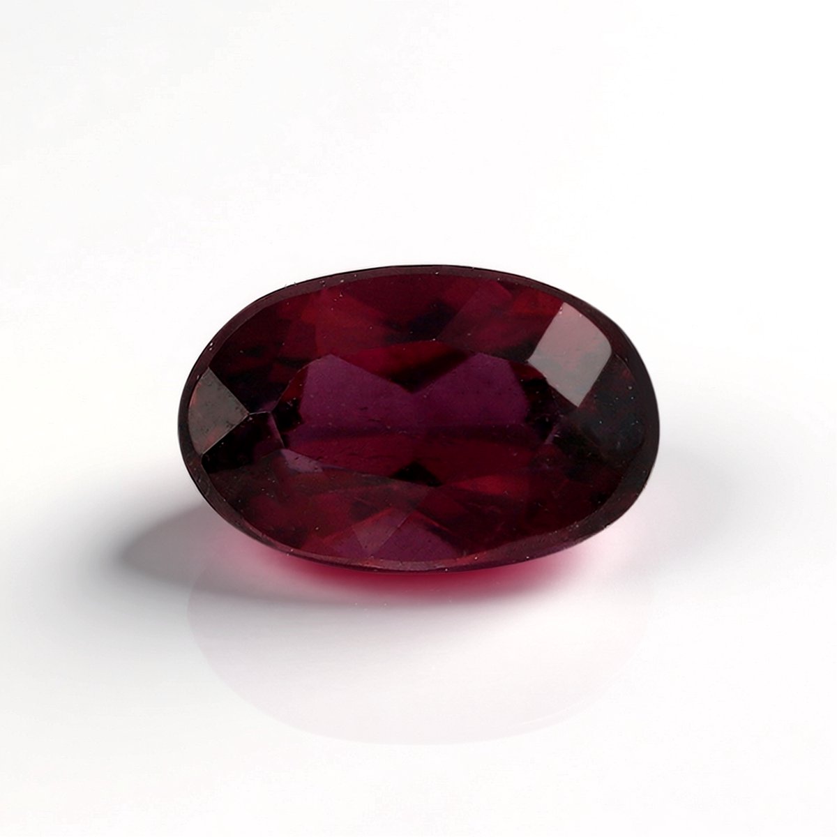 Cavill - Rubeliet Edelsteen 0,259 ct - Ovaal Geslepen Rode Braziliaanse Edelsteen - 5x3 mm - Sprankelend & Lichtreflectie