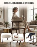 Beige barkruk met houten poten, gebogen rugleuning en comfortabele voetsteun.
