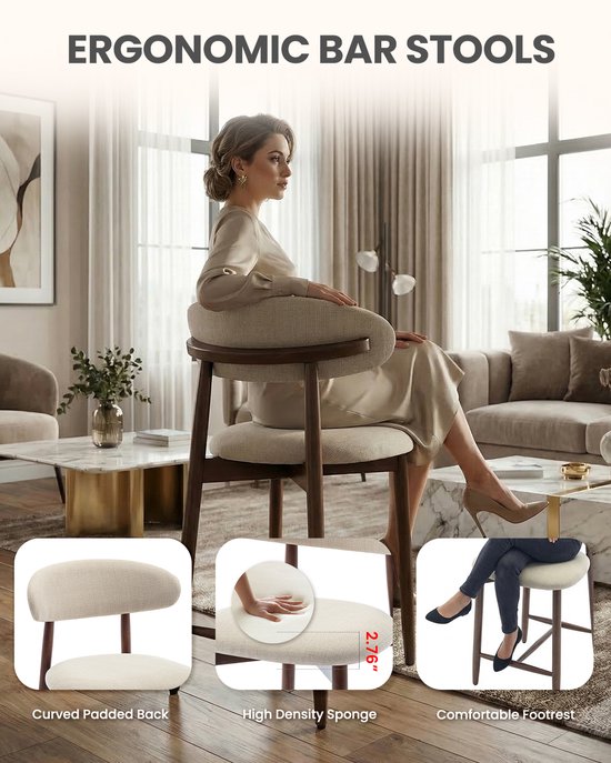 Beige barkruk met houten poten, gebogen rugleuning en comfortabele voetsteun.