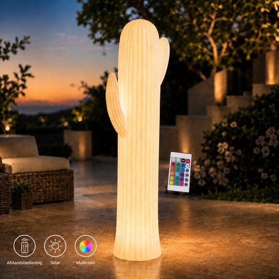 Witte cactuslamp op een terras, met afstandsbediening en pictogrammen voor solar en multicolor.