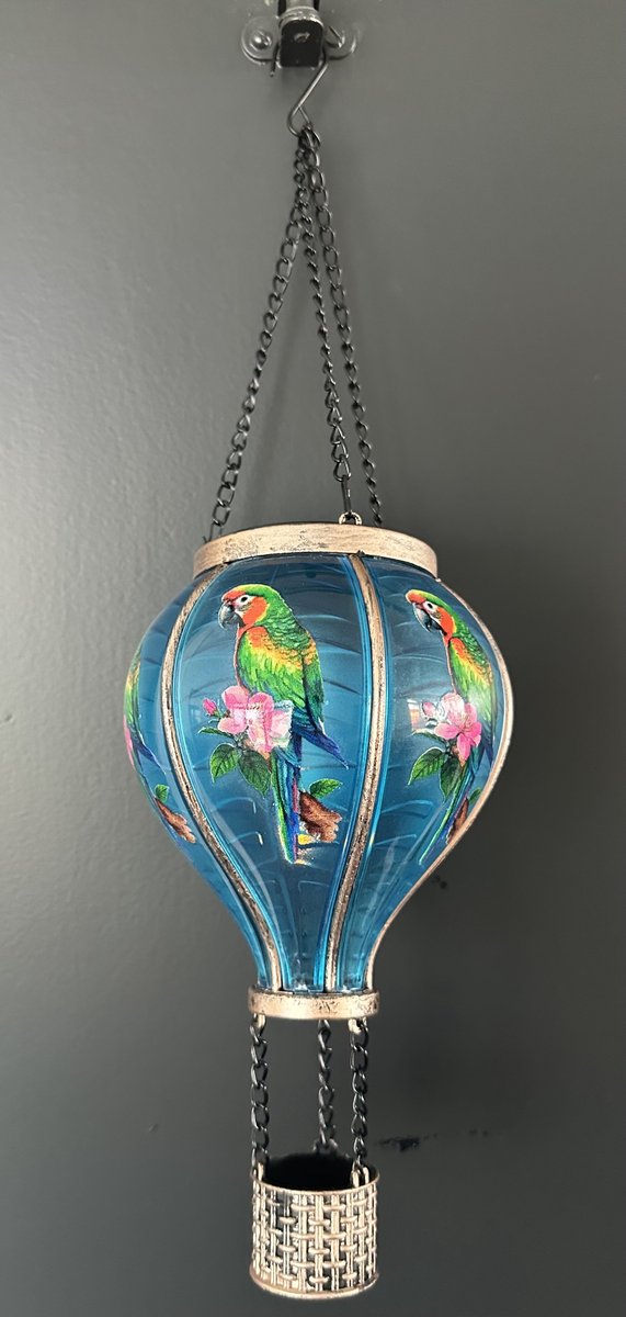 Decoratieve solarlamp luchtballon " met flame LED " - papegaai print blauw - kunststof - hangend model - hoogte 37x dia 11 cm - Tuindecoratie - Tuinverlichting