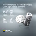 Varta batterij en knoopcelbatterij naast pictogrammen voor smart devices. Aanbevolen voor apparaten met hoge energievraag.