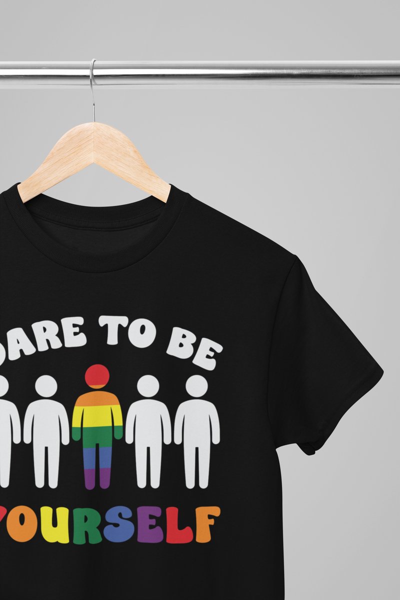 Pride shirt - Dare to be yourself - Wurban Wear | Gay pride | Pride kleding | Regenboog kleding | Pride | Pride vlag | Regenboog vlag | Regenboog | LGBTQ | LHBTI | Liefde | Transgender | Crossdress | Amsterdam | Rainbow | lgbt shirt | Zwart