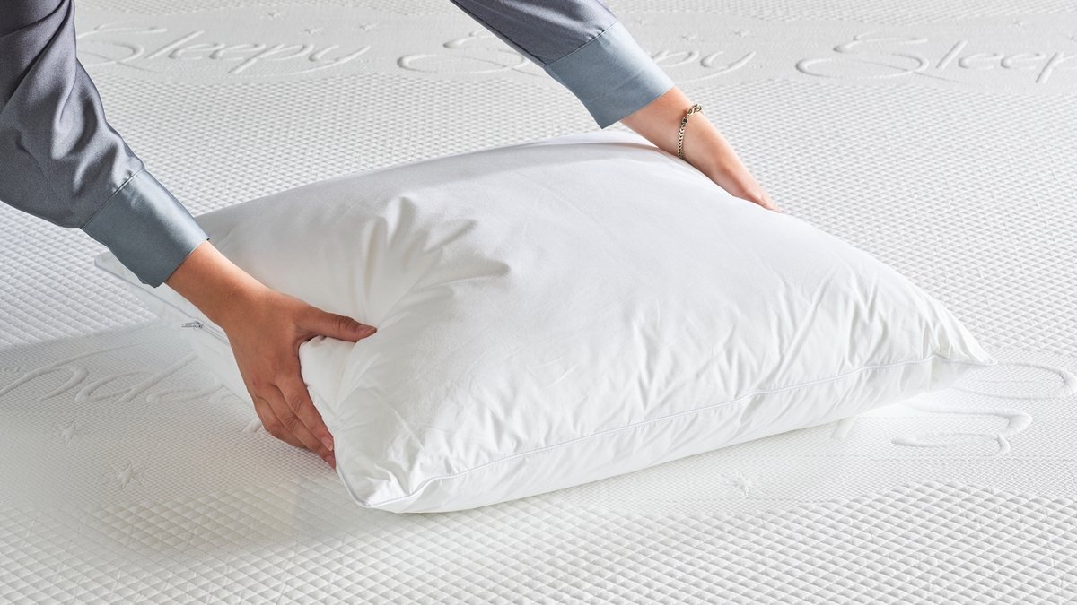 Sleepy Delice Dons Medium hoofdkussen 60x60 dons verdeeld in 3 kamers Wit