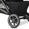 Close-up van het zwarte wiel met witte rand van de Deryan buggy.