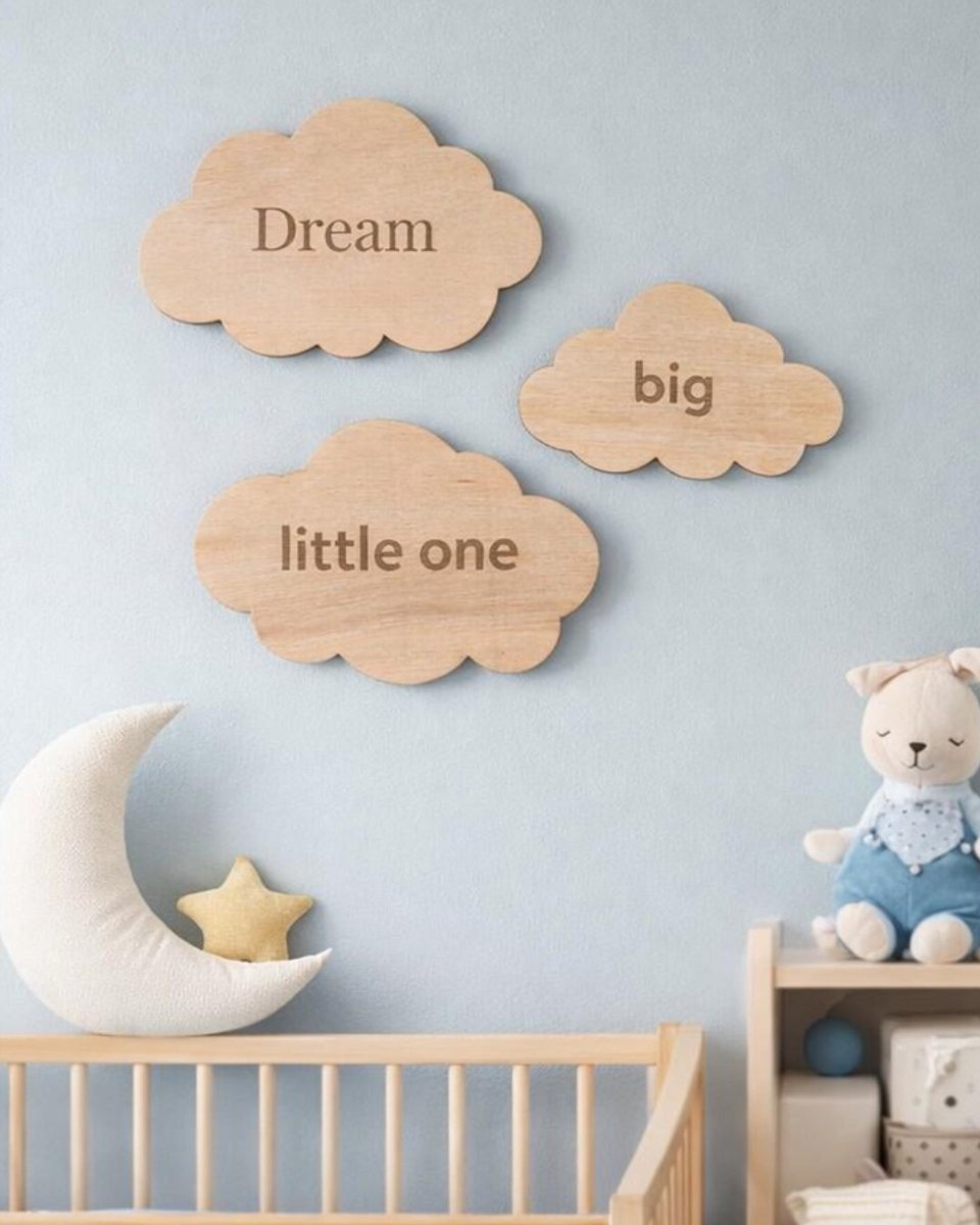 Minimalistische Houten Wolken Wanddecoratie Kinderkamer | Dream Big Little One Muurdecoratie Babykamer | Nursery Decor | Houten Wandkunst | Wolken Set | Jongens- en Meisjeskamer Accessoire