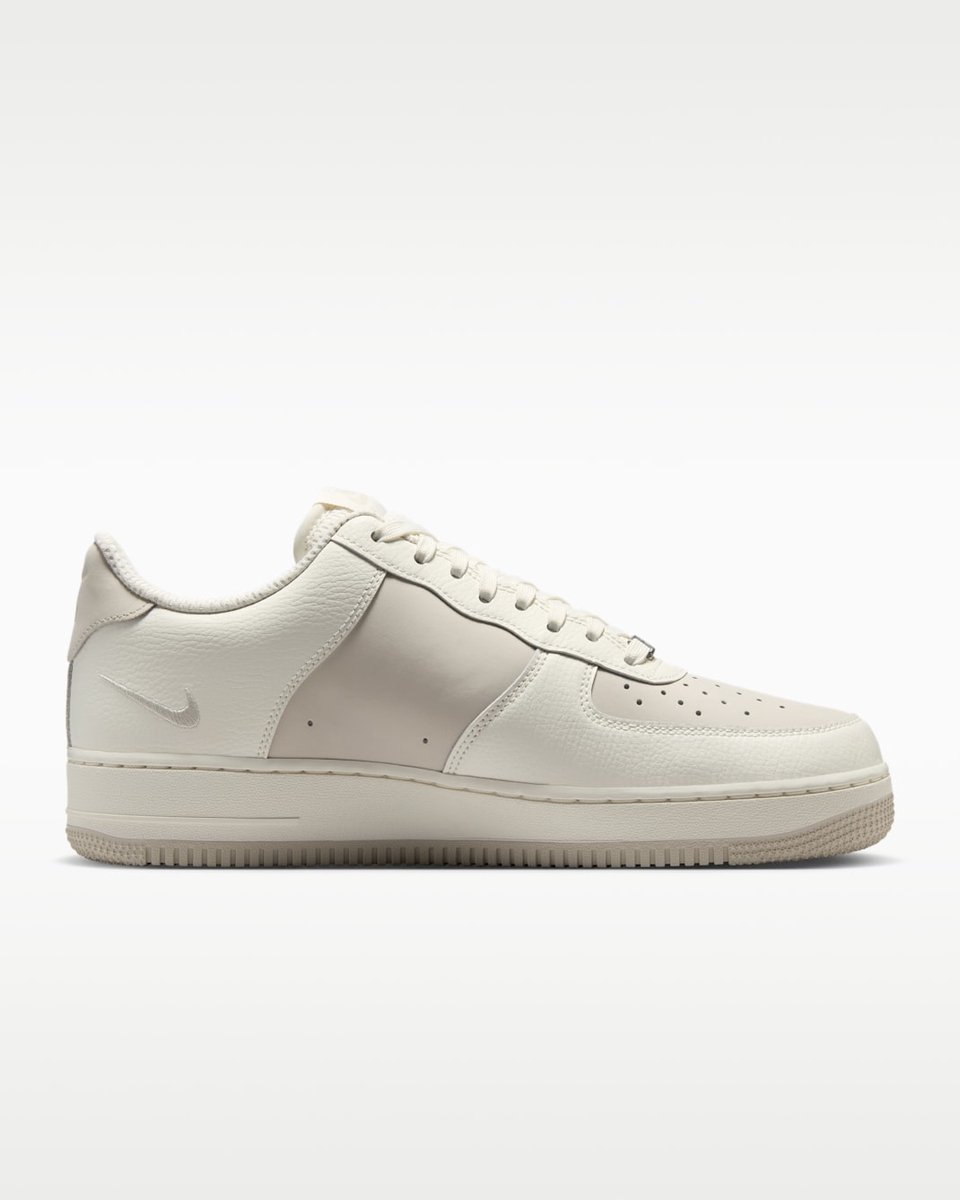 Nike Air Force 1 ’07 LV8 Sneakers – Sail/Sail-Light Bone Crème Air Force Lifestyle Beige