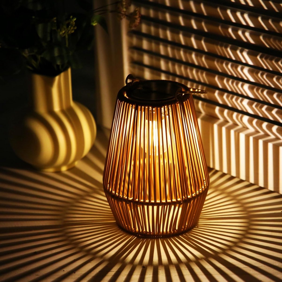 Solar Hanglamp - Rotan Lantaarn - Tuin Decoratie - Handgeweven Rotan - IP65 Waterdicht - G