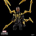 Iron Spider (Aaron Davis) met vier mech-armen, in zwart met gouden spinnenweb-details.