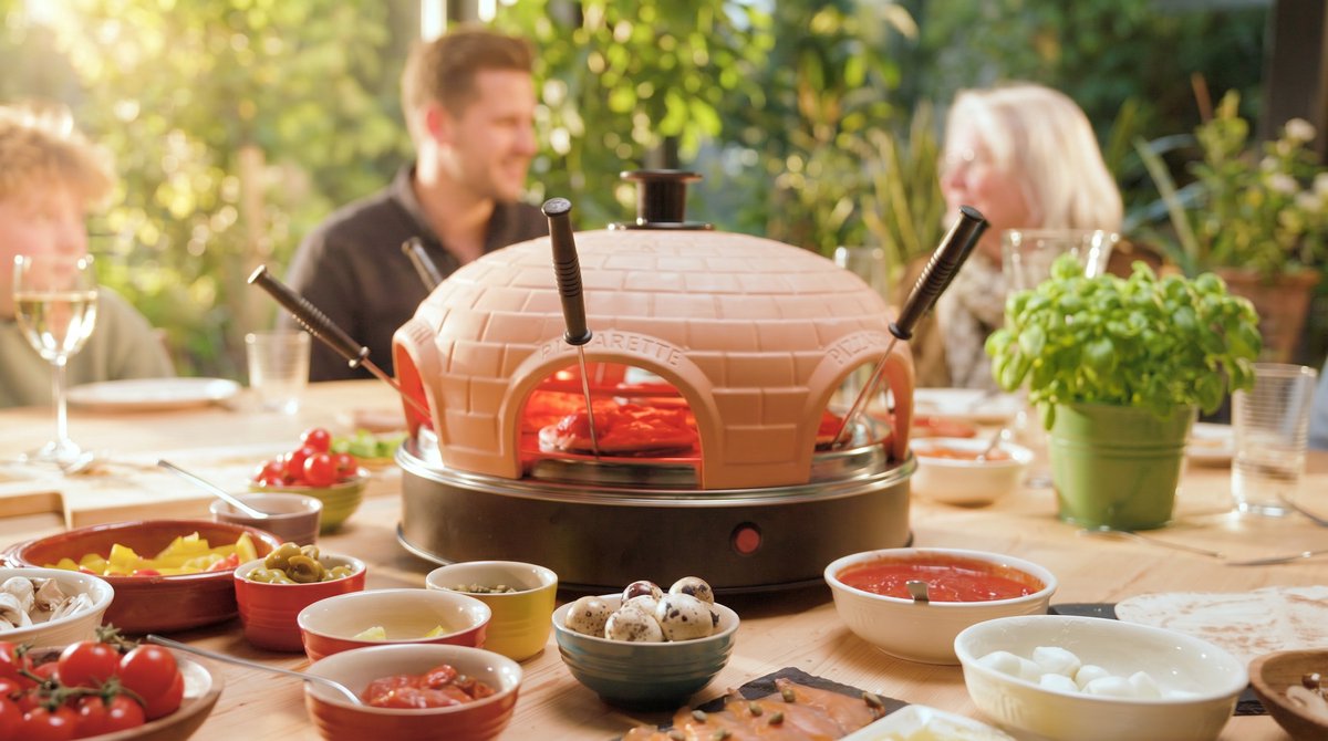 Emerio Pizzarette Origineel - 6 Persoons Pizza Oven - Handgemaakte Terracotta Koepel - 6 Geïsoleerde Bakspatels - RVS Bakplaat - Gourmetstel met Cool touch koepel - PO-115984 1200W – foto 7