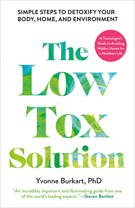 Livre "The Low-Tox Solution" avec le texte "Simple steps to detoxify your body, home, and environment". Arrière-plan avec des motifs marbrés verts, bleus et jaunes.