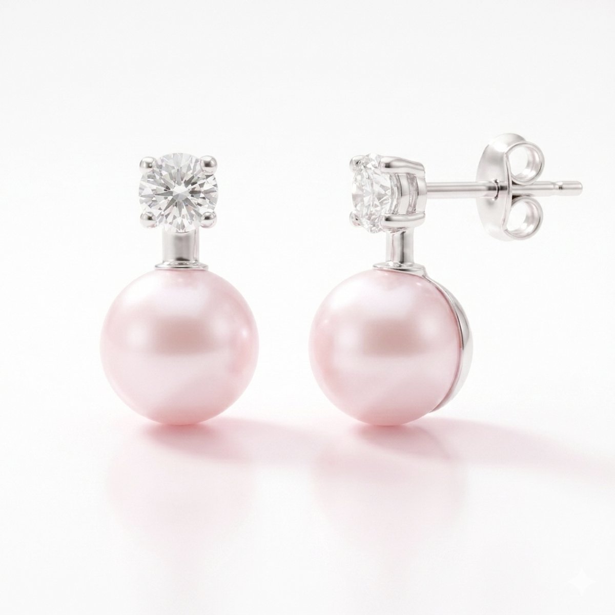 Mbrace Zilveren oorstekers met parel en zirkonia – elegante dames oorbellen met parel – klassieke parelknopjes met glinsterende steen – tijdloos sieraad