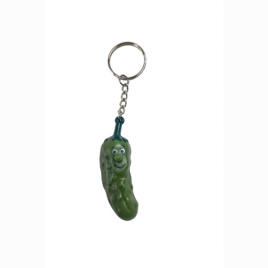 Groene augurk sleutelhanger met een lachend gezicht en grote ogen.