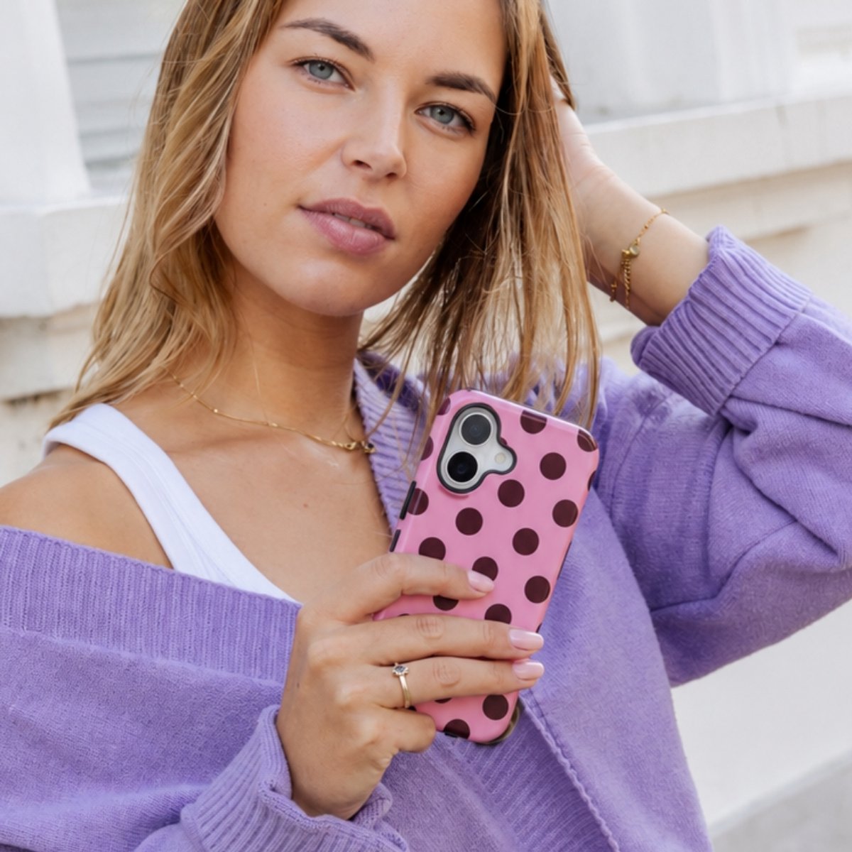 Roze Telefoonhoesje – Geschikt voor iPhone 12 en 12 Pro – Stippen Print - Harde Polka Dot Case – 4 Season Must Haves