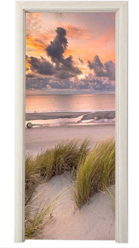 Deurposter met duinlandschap bij zonsondergang boven de zee.
