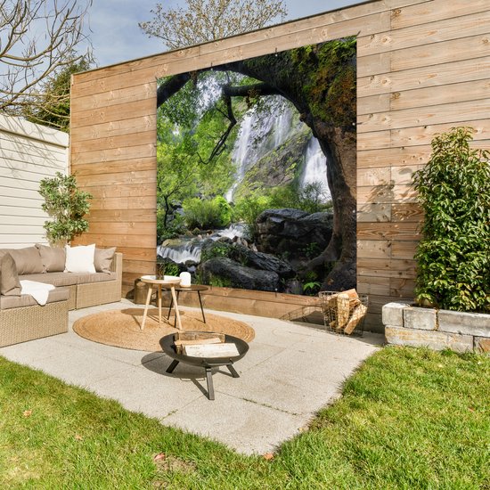 Affiche de Jardin Beaucoup de végétation autour d'une cascade escarpée du Parc National de Klong Lan - 200x200 cm