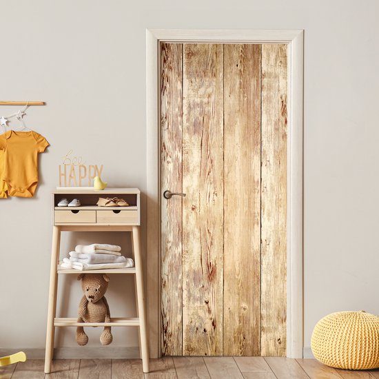 Zelfklevende deurposter met verweerde houten planken print, toegepast op een binnendeur in een kinderkamer.