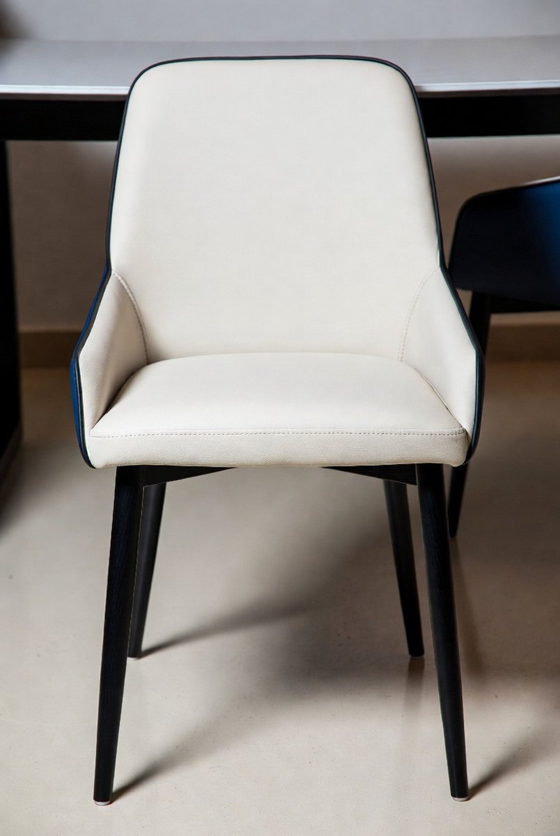 Luxe Eetkamerstoel met Hoge Rugleuning – Modern Design Stoel van Premium Kunstleer – Comfortabele Gevoerde Zitting – Stevige Metalen Poten tot 150 kg – Voor Keuken, Eetkamer, Woonkamer & Bar (Wit/Blauw) Ganeey