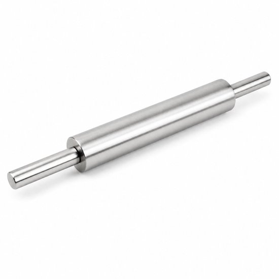 Zilverkleurige RVS deegroller met twee handgrepen, geïsoleerd op een witte achtergrond.
