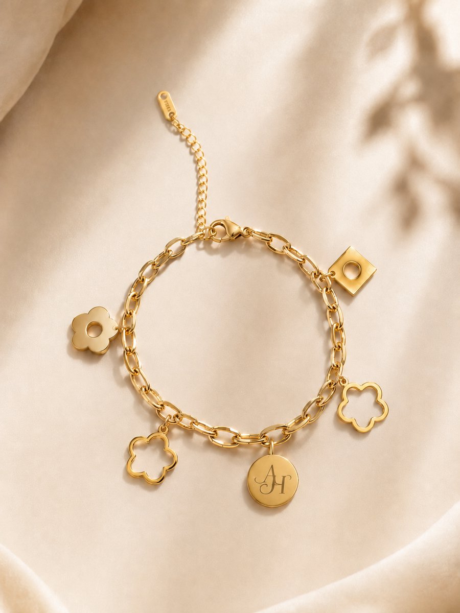 Armband Zoë Goud gepersonaliseerd sieraad met naam of verweven initialen gegraveerd, leuk persoonlijk cadeau voor moeder, vrouw of vriendin.