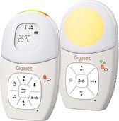 Twee witte Gigaset babyfoons, één met display 25°C, de ander met lampje.