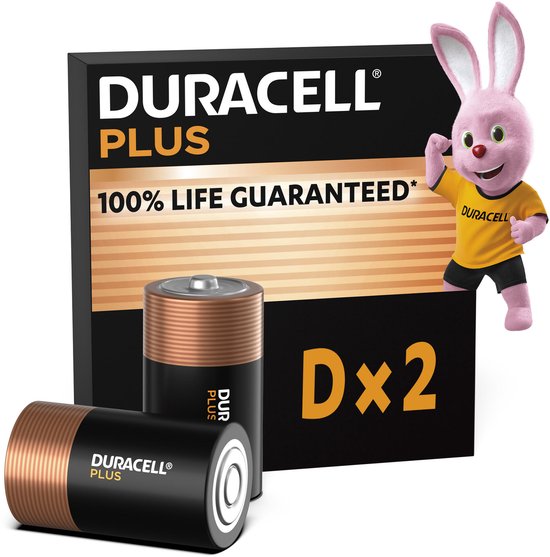 Piles Duracell Plus D avec 100% de garantie de durée de vie. Un lapin rose porte un t-shirt Duracell.