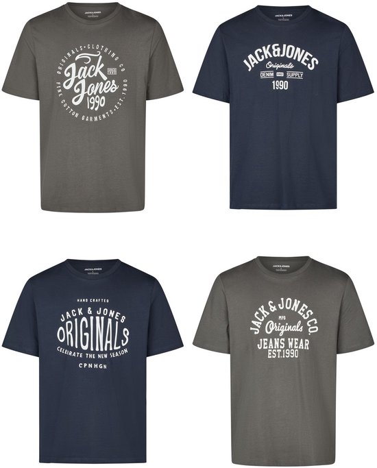 Set van vier Jack & Jones T-shirts in grijs en donkerblauw met diverse logo's en jaartallen.