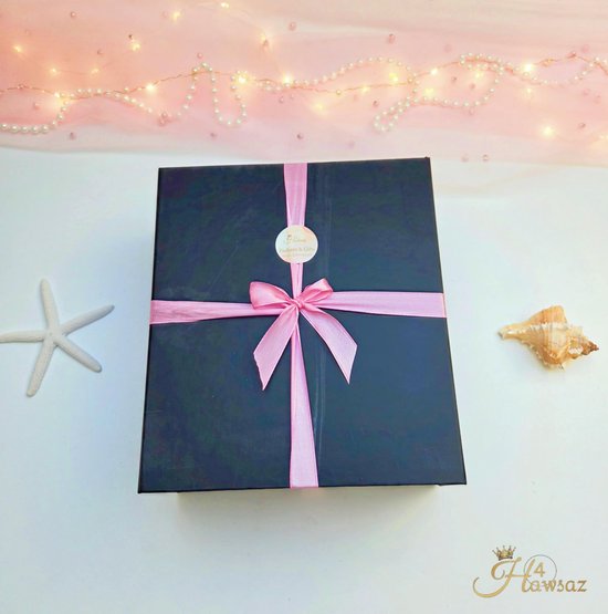 Luxe Baby & Mama Cadeaubox - Hawsaz.nl cadeau - Babygeschenksets - Geboortecadeau - babyshower - Babyset- Babykado - Babygeschenk - Baby knuffel - Babyverzorging - Babykleding- Zwitsal - Baby Nike van Hawsaz — afbeelding 2