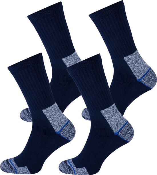 Donkerblauwe sokken met grijze en blauwe accenten bij de hiel en teen. Verpakt per 4 paar.