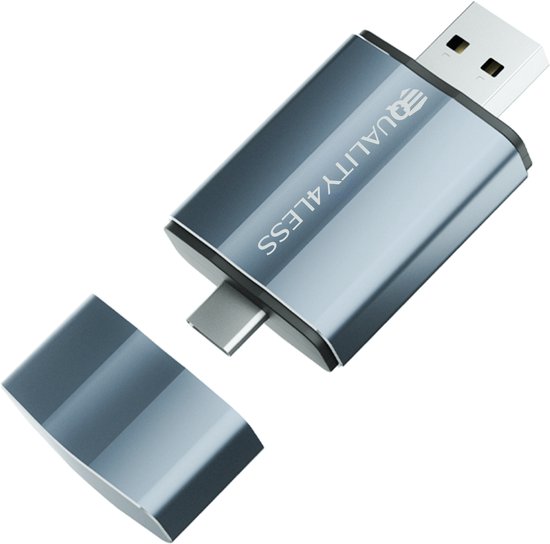 Grijze dongle met dop eraf, "QUALITY4LESS" logo, USB en USB-C aansluitingen.
