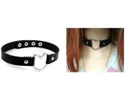 CHPN - Choker met hartje - Sexy halsband - Zwart - BDSM - Rollenspel- BDSM Scene - Kunstleer met hartje - Hals band - Vastbinden - Ketenen