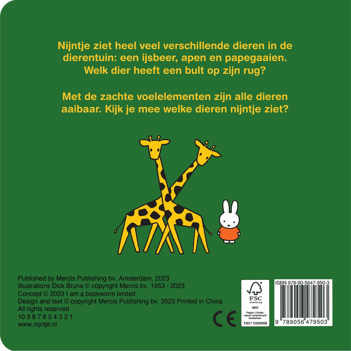 Twee giraffen met gele en bruine vlekken, met nijntje ernaast op een groene achtergrond.