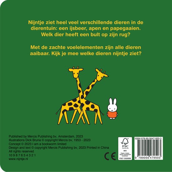 Twee giraffen met gele en bruine vlekken, met nijntje ernaast op een groene achtergrond.