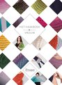 Boek 'Het Haakboek Vrouw' met een collage van gehaakte kledingstukken in diverse kleuren en patronen. Een model draagt een groene vest.
